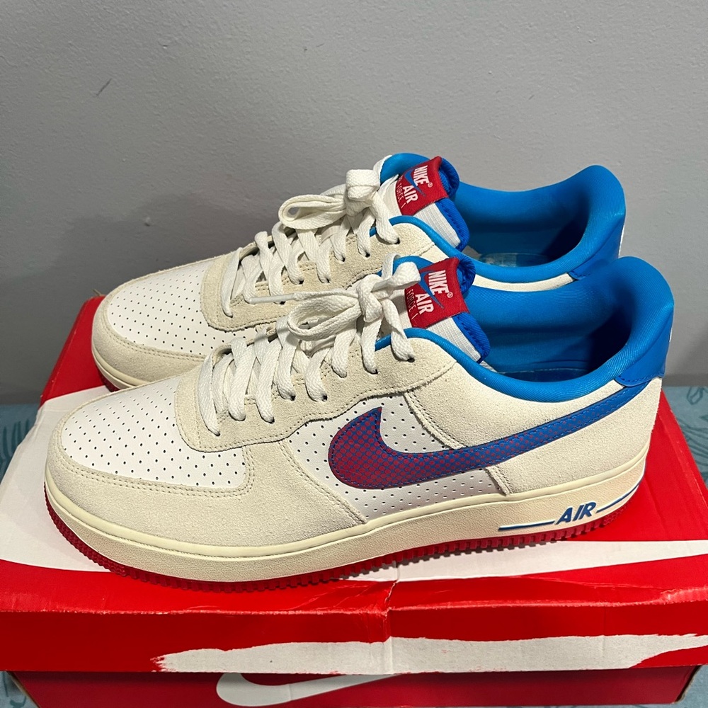 Nike Men's Cream and Blue Sneakers - Picture 5 of 9